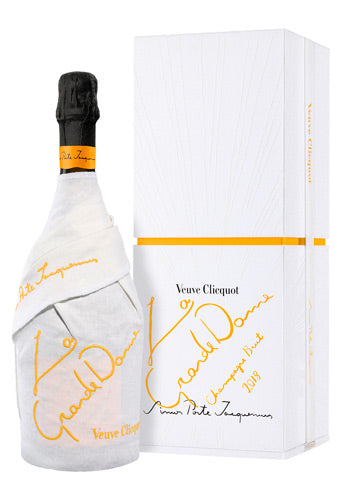 La Grande Dame 2018 Simon Porte Jacquemus